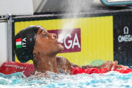 La nadadora italiana Sara Curtis bate el récord mundial de 50 m espalda