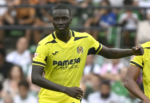 Villarreal sai atrás e busca empate contra o Racing de Santander no Espanhol