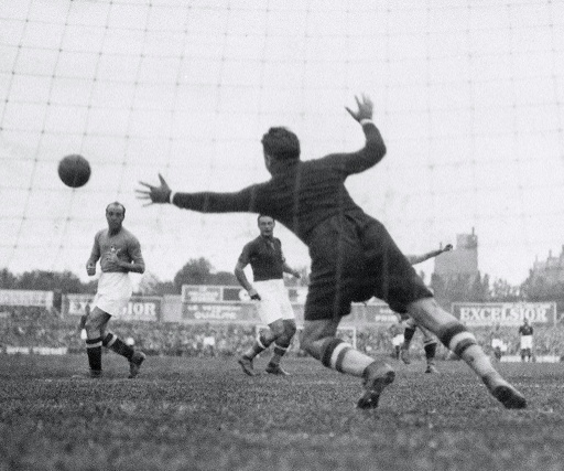 Italy retained their World Cup crown in 1938 — STAFF / AFP
