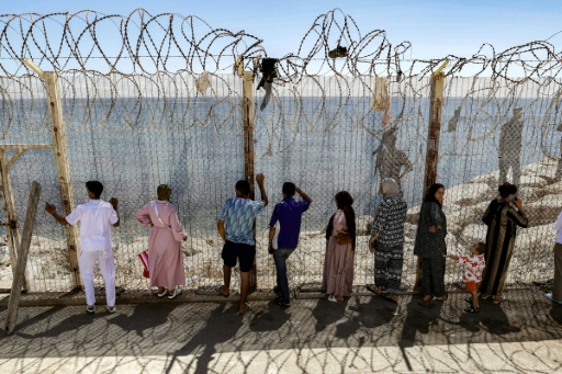 Au moins 72 migrants morts en voulant gagner l'enclave de Ceuta