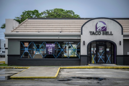 الإعصار الفائق "بافي" يضرب جزيرة روتا الأميركية في المحيط الهادئ ويخلف أضرارا جسيمة