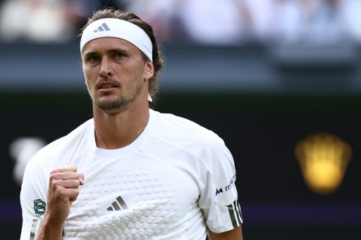 Zverev perde set, mas avança à segunda rodada de Wimbledon