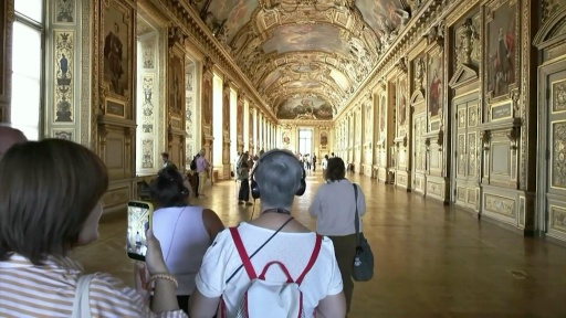 Louvre: la galerie d'Apollon rouvre au public après le cambriolage d'octobre 2025