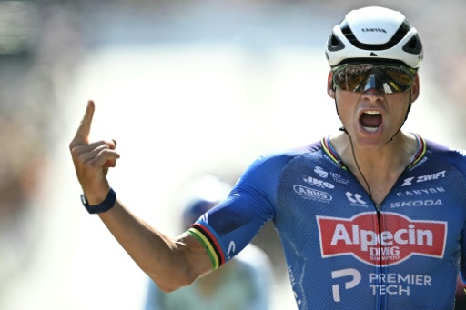 Tour de France: Van der Poel monte en température