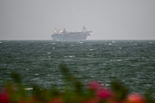 Un navire au large de Charjah (Emirats arabes unis), le 3 août 2026 — - / AFP