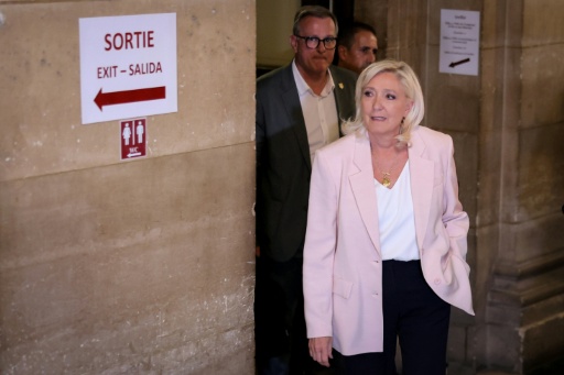 Urteilsverkündung im Veruntreuungsverfahren gegen Rechtspopulistin Le Pen hat begonnen