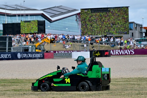 Fernando Alonso logra una victoria en Silverstone... en un kart de LEGO