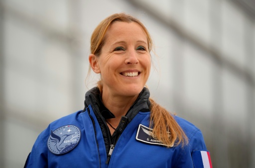 Astronautin Adenot absolviert als erste Französin Außeneinsatz im All