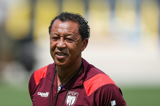 El seleccionador de Cabo Verde, Bubista, dirige una sesión de entrenamiento MD-1 en el Inter Miami CF Stadium de Fort Lauderdale el 2 de julio de 2026, en la víspera del partido de dieciseisavos de final del Mundial entre Argentina y Cabo Verde