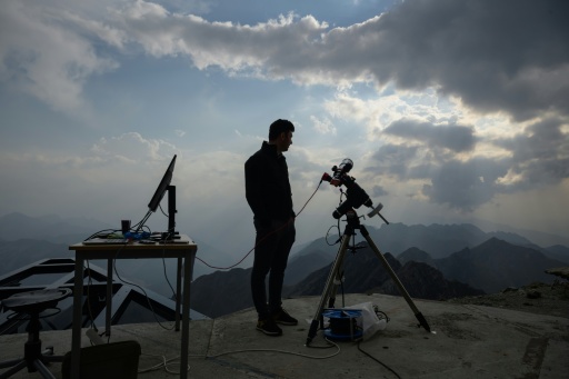 "On n'y croyait pas trop" : au Pic du Midi, le ciel s'est dégagé pour l'éclipse