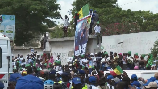 Supporters of ex-Senegal president Macky Sall gather in Dakar to welcome him — Magatte GAYE / AFP