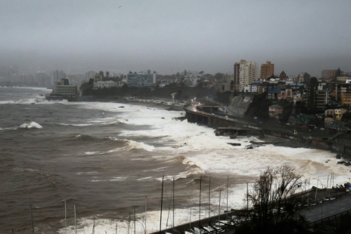 Fuerte temporal en Chile deja cinco muertos y casi 100.000 personas aisladas
