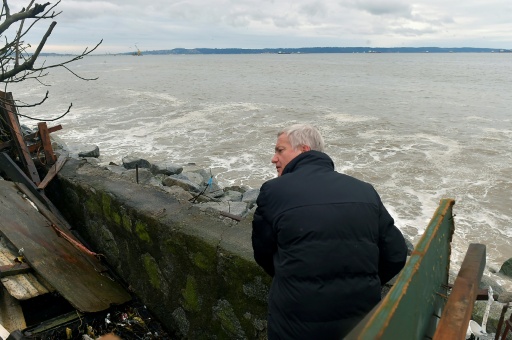 El presidente de Chile, José Antonio Kast, inspecciona los daños ocasionados por el temporal en Penco el 17 de julio de 2026 — Guillermo Salgado / AFP