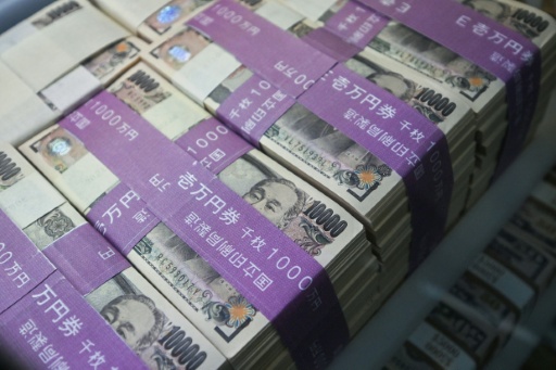 Oil prices sink on Middle East hopes, yen extends gains after joint intervention