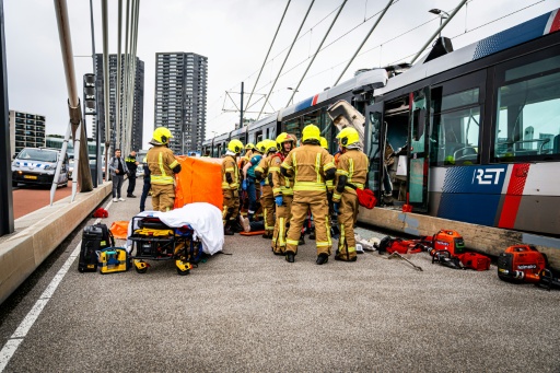 Zwei Straßenbahnen stoßen in Rotterdam zusammen: 15 Verletzte