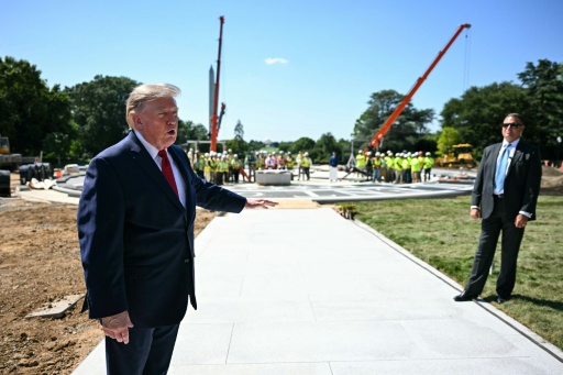 Trump präsentiert neuen Hubschrauber-Landeplatz am Weißen Haus