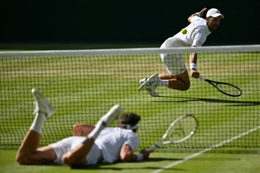Title rivals Djokovic and Sinner advance at Wimbledon