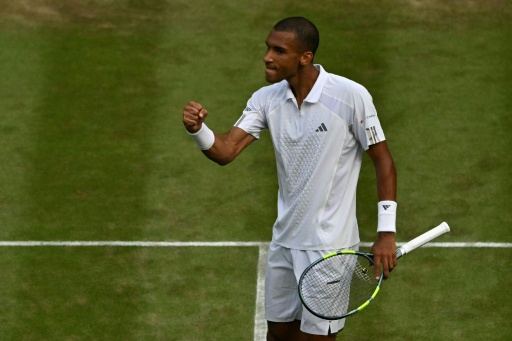 Auger-Aliassime vence Davidovich e vai enfrentar Djokovic nas quartas de Wimbledon