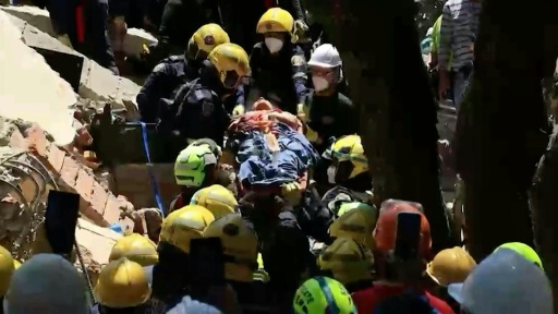 "Es un milagro", dice el padre de una joven rescatada tras el terremoto en Colombia