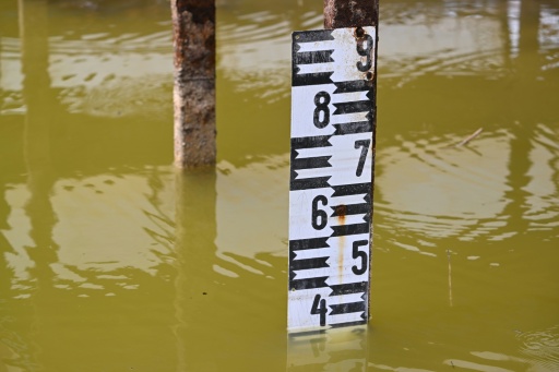 Climate change, mismanagement dry up beloved Hungarian lake