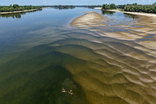Le bas niveau du Danube près de Backa Palanka, en Serbie, le 19 juillet 2026. — Nenad MIHAJLOVIC / AFP