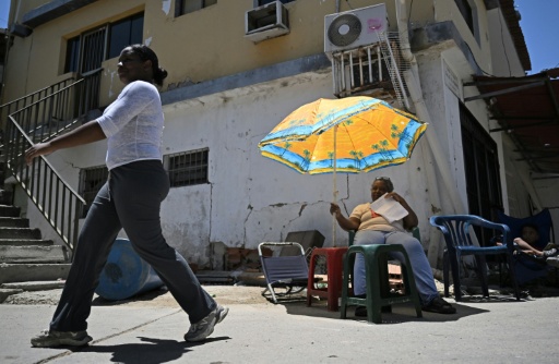 Morela Luna, une étudiante qui a survécu aux séismes au Venezuela, dans une rue de Catia La Mar, dans l'Etat de La Guaira, le 7 juillet 2026