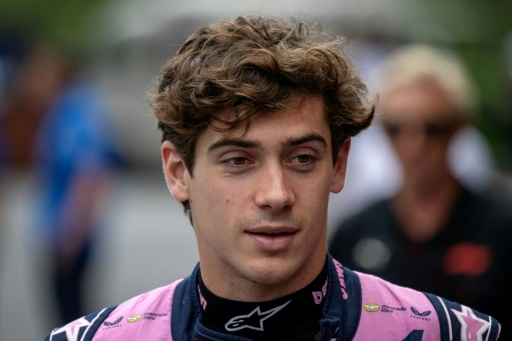 Franco Colapinto en el paddock del Gran Premio de Bélgica de F1, en la víspera del inicio de los ensayos libres. En el circuito de Spa-Francorchamps, el 16 de julio de 2026 — Andrej ISAKOVIC / AFP