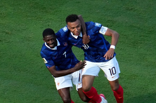 Kylian Mbappé (derecha) celebra con Ousmane Dembélé (izquierda) uno de sus goles para Francia ante Suecia en dieciseisavos de final del Mundial. En East Rutherford (Nueva Jersey, Estados Unidos), el 30 de junio de 2026