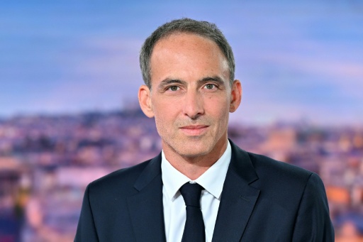 Léa Salamé se met en retrait du 20H00 de France 2 après la candidature de son compagnon Raphaël Glucksmann