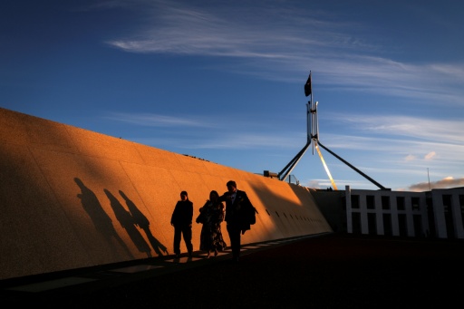 Australia politician admits texting 'my job is boring' during meeting