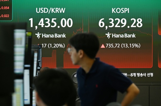 Asian stocks mostly down with tech firms back under pressure