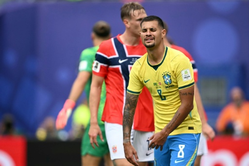 Howe uncertain if Guimaraes will stay with Newcastle amid Arsenal interest
