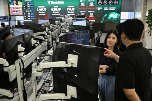Tech leads losses as Asian stocks track Wall St selloff