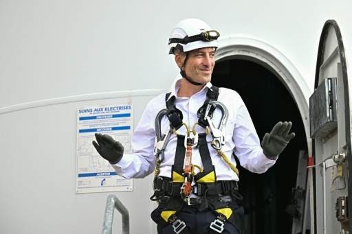 Französischer Präsidentschaftskandidat Glucksmann klettert auf Windrad