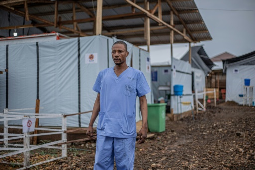 Le Dr Pascal Baoya, médecin au centre de traitement Ebola (CTE) de Rwampara, le 13 juillet 2026 à Bunia, dans la province de l'Ituri, en RDC