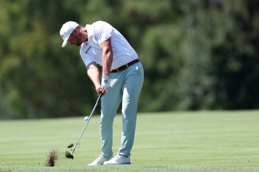 'Solid' Clark takes solo lead at BMW Championship