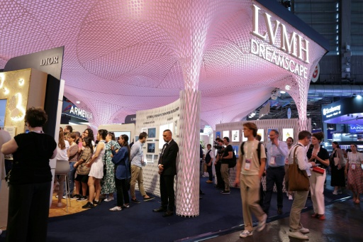 Le géant du luxe LVMH dépasse les attentes au 1er semestre en dépit d'un contexte "encore perturbé"