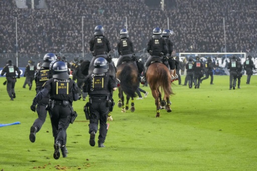 "Schadet dem Fußball": FCK gewinnt nach Ausschreitungen