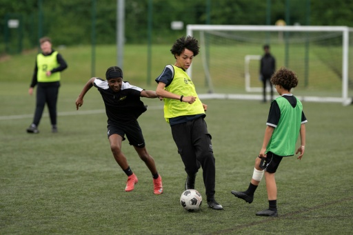 Au Royaume-Uni, mentors et football pour répondre à la crise des "garçons perdus"