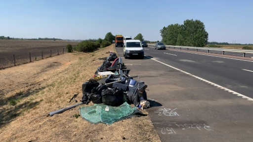 Sur le site d'un accident de car meurtrier en Hongrie, près de Mezokeresztes, le 16 août 2026 — Zoltan MATHE / AFP