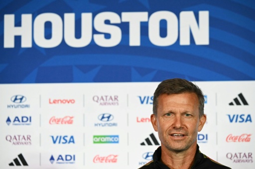 El seleccionador estadounidense de Canadá, Jesse Marsch, ofrece una rueda de prensa en el estadio de Houston, en Houston, el 3 de julio de 2026, en la víspera del partido de octavos de final de la Copa Mundial de la FIFA 2026 entre Canadá y Marruecos