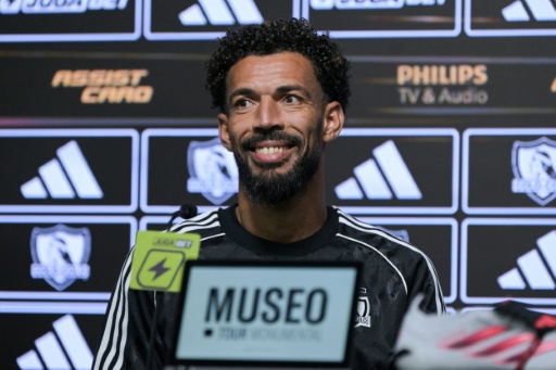 Vozinha, presentado en Colo Colo: "Siempre creí que era jugador de equipo grande"