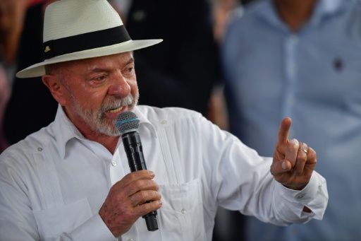 Os escândalos que rondam as campanhas de Lula e Flávio Bolsonaro