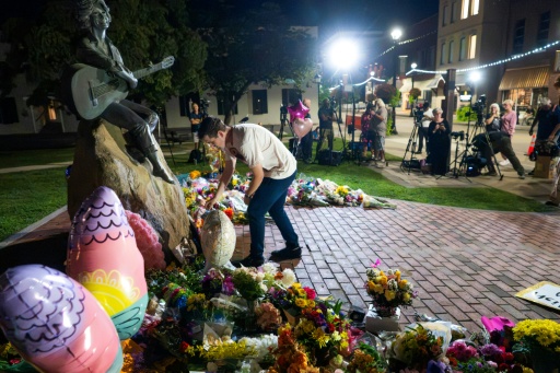 'Our patron saint': Tennesseans mourn local hero Dolly Parton