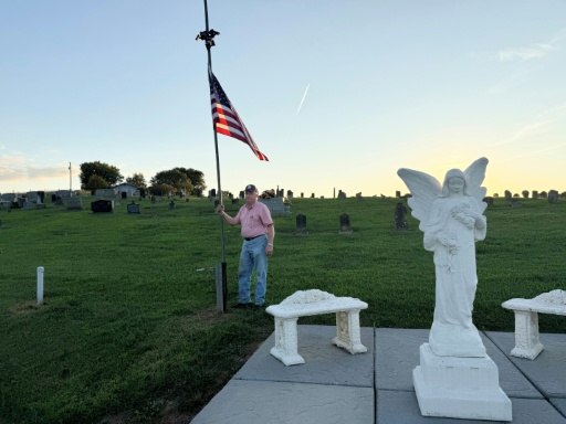 A man who says he knew Dolly Parton stands with a flag flying at half-staff in Sevierville, Tennessee — A.M. Stewart / AFP