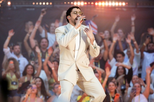 Bad Bunny fait danser Paris dans un show célébrant la culture caribéenne