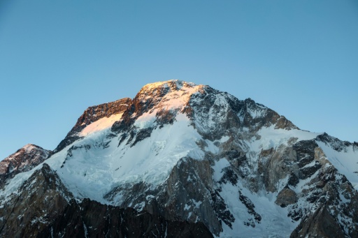 Search resumes for missing climbers from Pakistan avalanche
