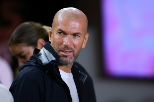 Seleção francesa aguarda Zidane, favorito para substituir Deschamps como técnico