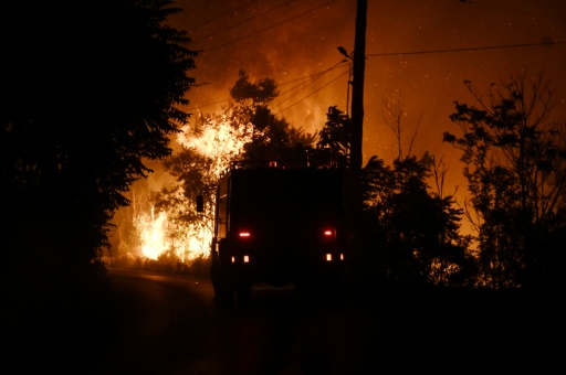 Un incendio sigue fuera de control cerca de la ciudad griega de Salónica