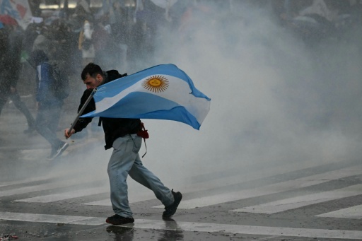 Argentinien: Polizei geht mit Tränengas und Gummigeschossen gegen Proteste vor
